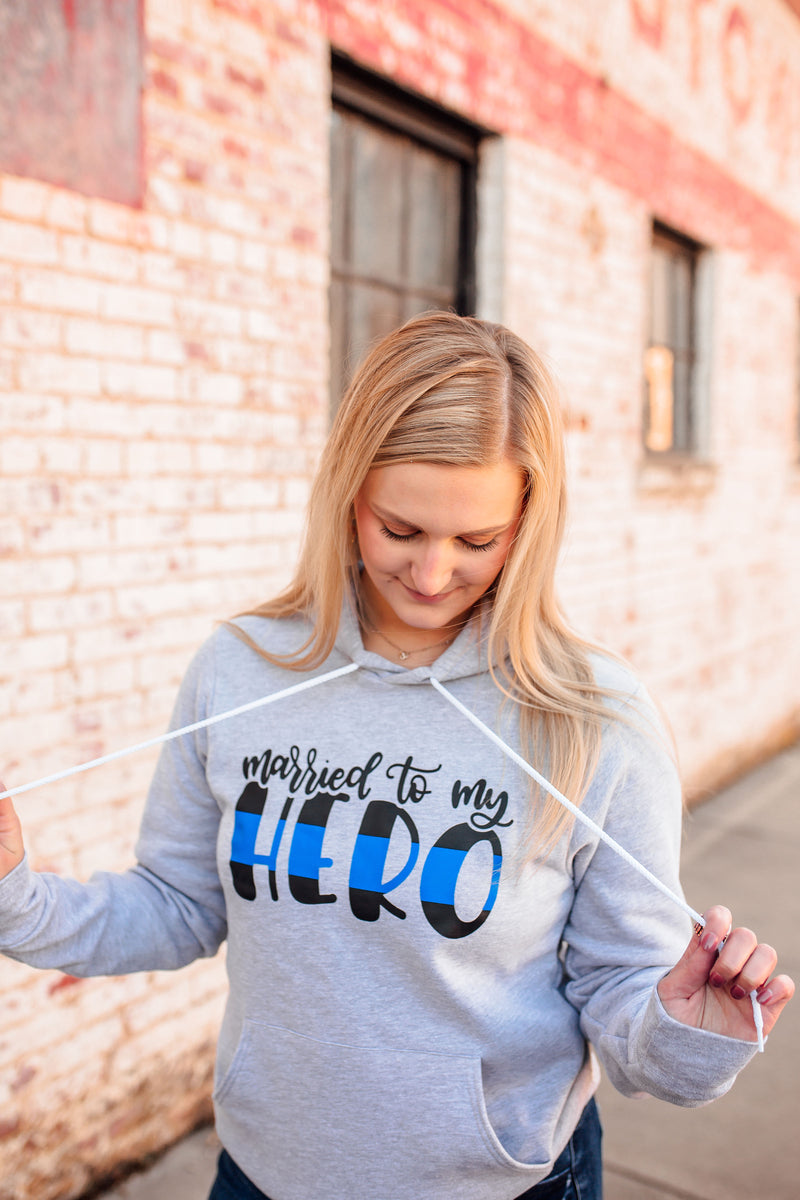 Married To My Hero © Unisex Pullover Hoodie (Thin Blue Line)